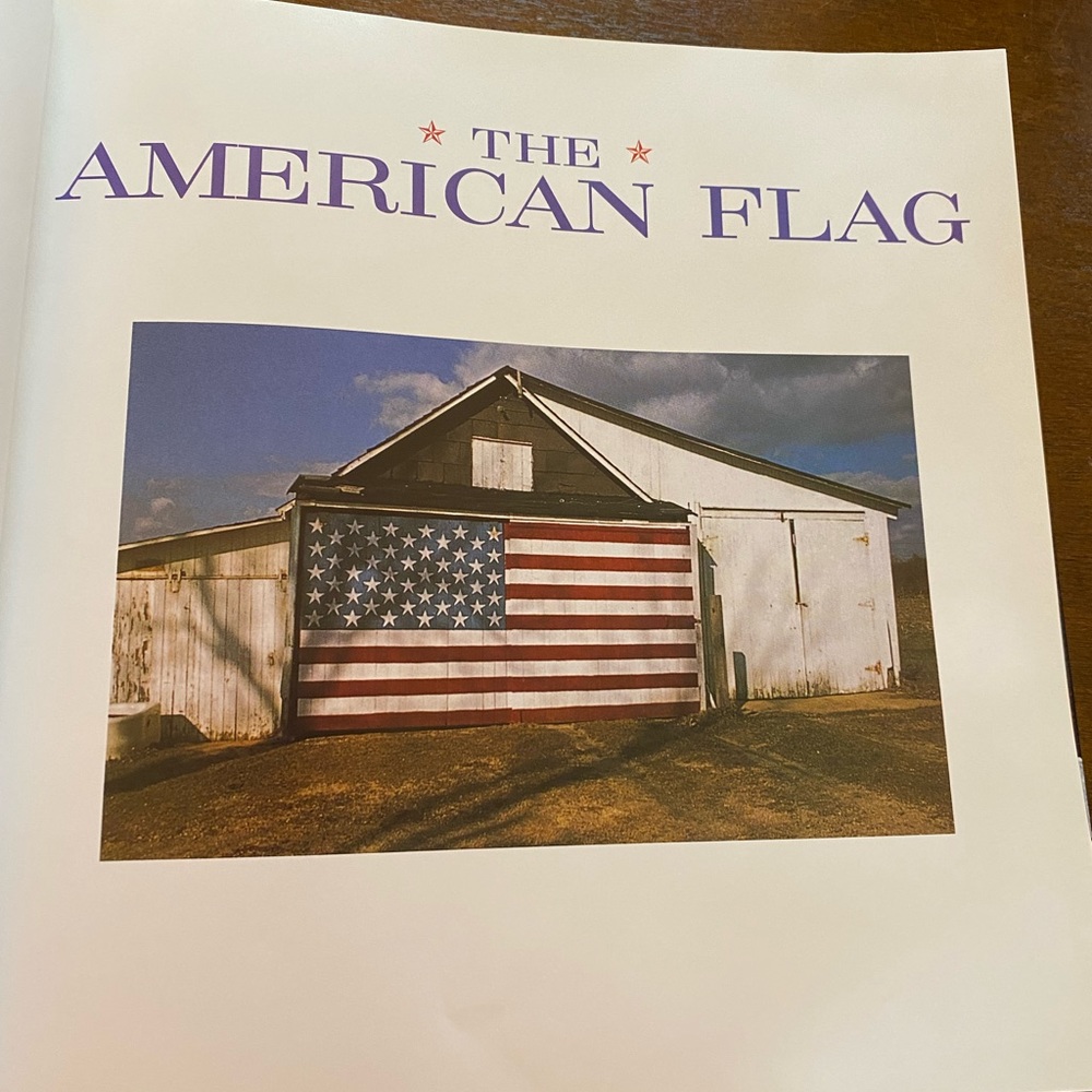 🇺🇸USA Flag Book. Coffee Table Book. The American Flag. Patriotic. ❤️🤍💙 - Picture 2 of 11